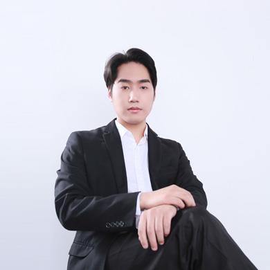 高級設計師：常鴻